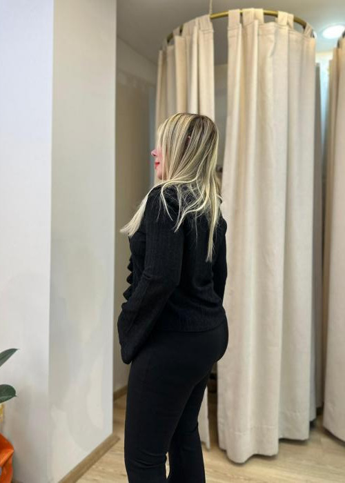 Siyah Fırfırlı Hırka