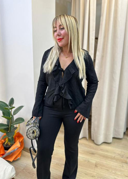 Siyah Fırfırlı Hırka