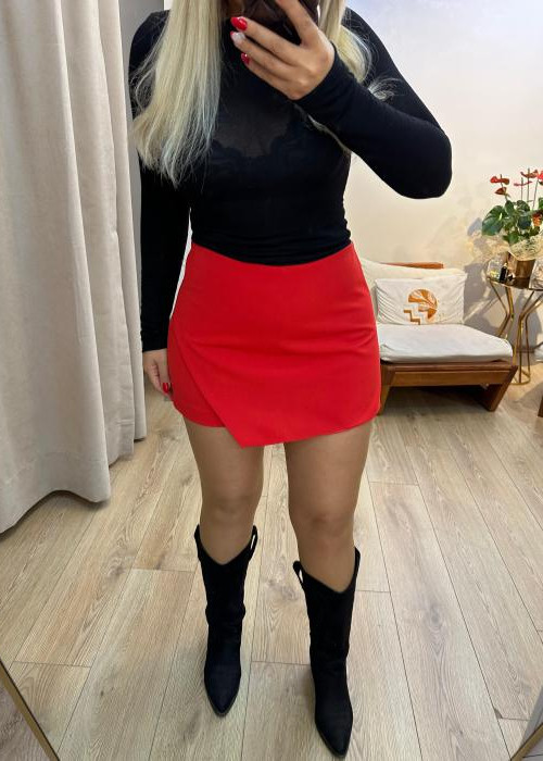 Kırmızı Şortlu Zarf Etek