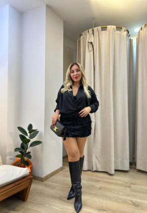 Pullu Gül Detay Mini Etek