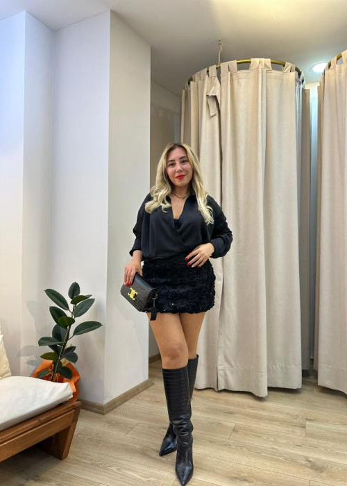 Pullu Gül Detay Mini Etek