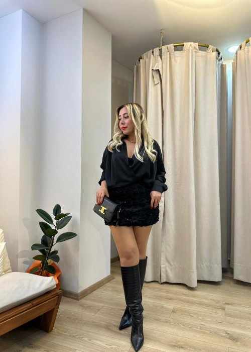 Pullu Gül Detay Mini Etek