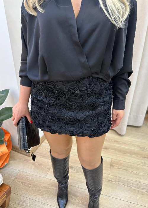 Pullu Gül Detay Mini Etek