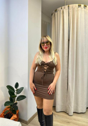 Kahverengi Göğüs Dantel Detay Mini Elbise