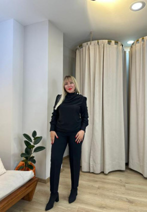 Siyah Dik Yaka Taşlı Bluz