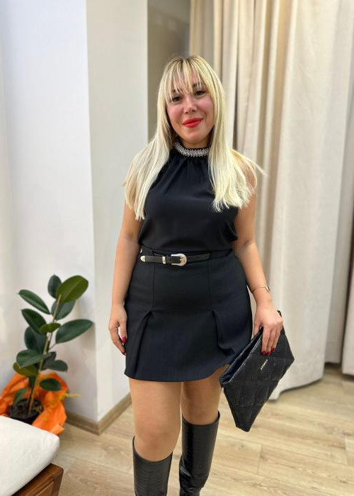 Yakası Taşlı Bluz