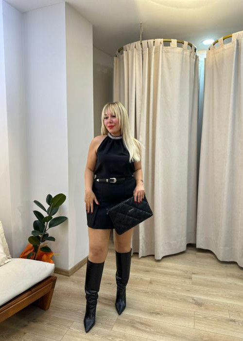 Yakası Taşlı Bluz