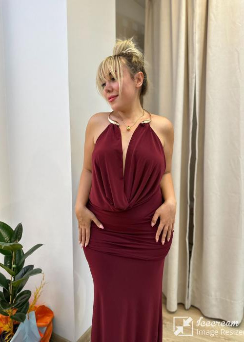 Bordo Derin Göğüs Dekolteli Maksi Elbise