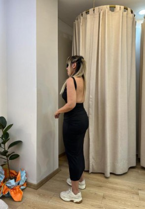 Siyah Sırt Dekolteli Midi Elbise