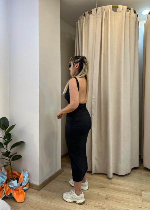 Siyah Sırt Dekolteli Midi Elbise