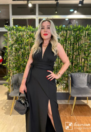 Siyah Maksi Yırtmaçlı Elbise