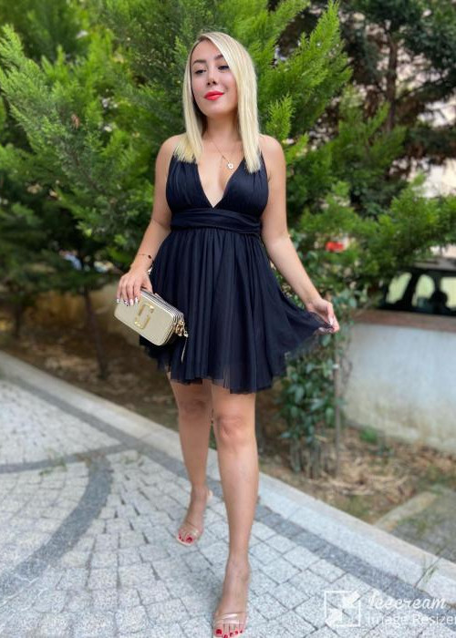 Siyah Tütülü Sırt Detay Mini Elbise