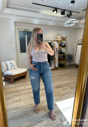 Kare Yaka Düğmeli Bluz