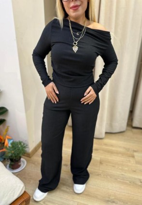 Siyah Pantolonlu Takım