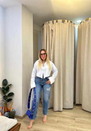 Beyaz Piercing Detaylı Tasarım Gömlek