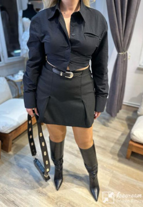 Siyah Sırt Kemerli Dekolteli Gömlek