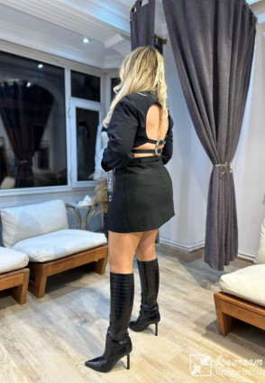 Siyah Sırt Kemerli Dekolteli Gömlek