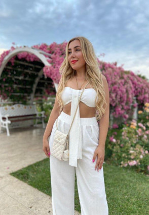 Pantolonlu Takım Beyaz