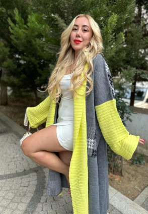 Sarı Uzun Akrilik Hırka