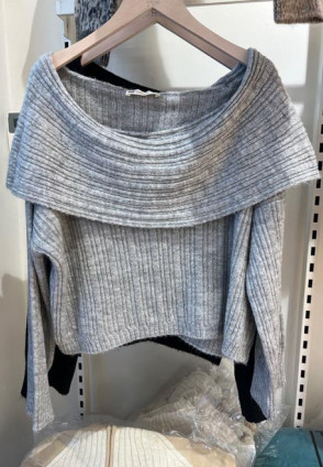 Gri Kayık Yaka Triko Bluz