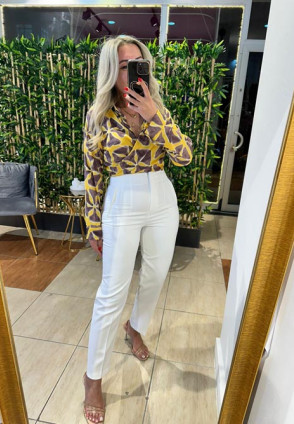 Önü Flotalı Beyaz Pantolon