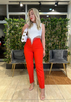 Önü Flotalı Kırmızı Pantolon