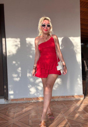 Kırmızı Şortlu Fırfırlı Etek