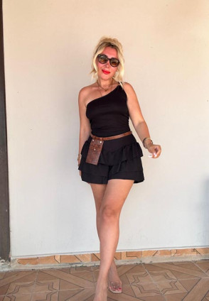 Siyah Şortlu Fırfırlı Etek