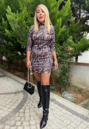 Sırt Dekolteli Desenli Mini Elbise