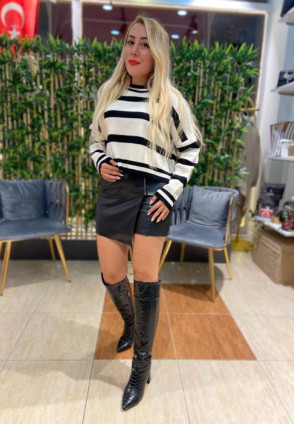 Siyah Deri Şortlu Etek