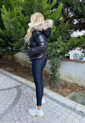 Siyah Kürk Kapüşonlu Mont