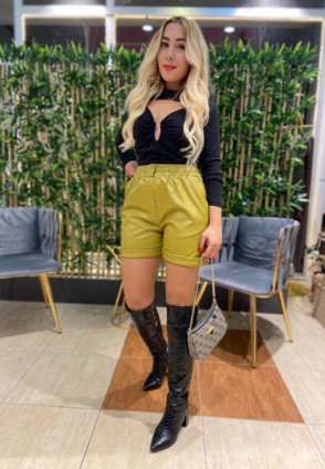 Yağ Yeşili Deri Şort