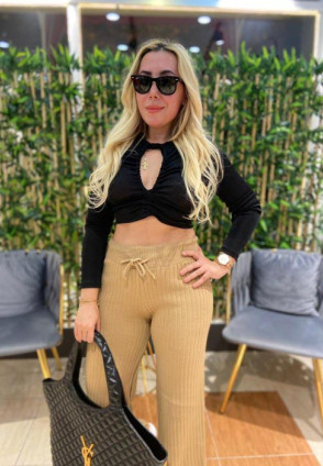 Siyah Büzgü Detay Crop Bluz